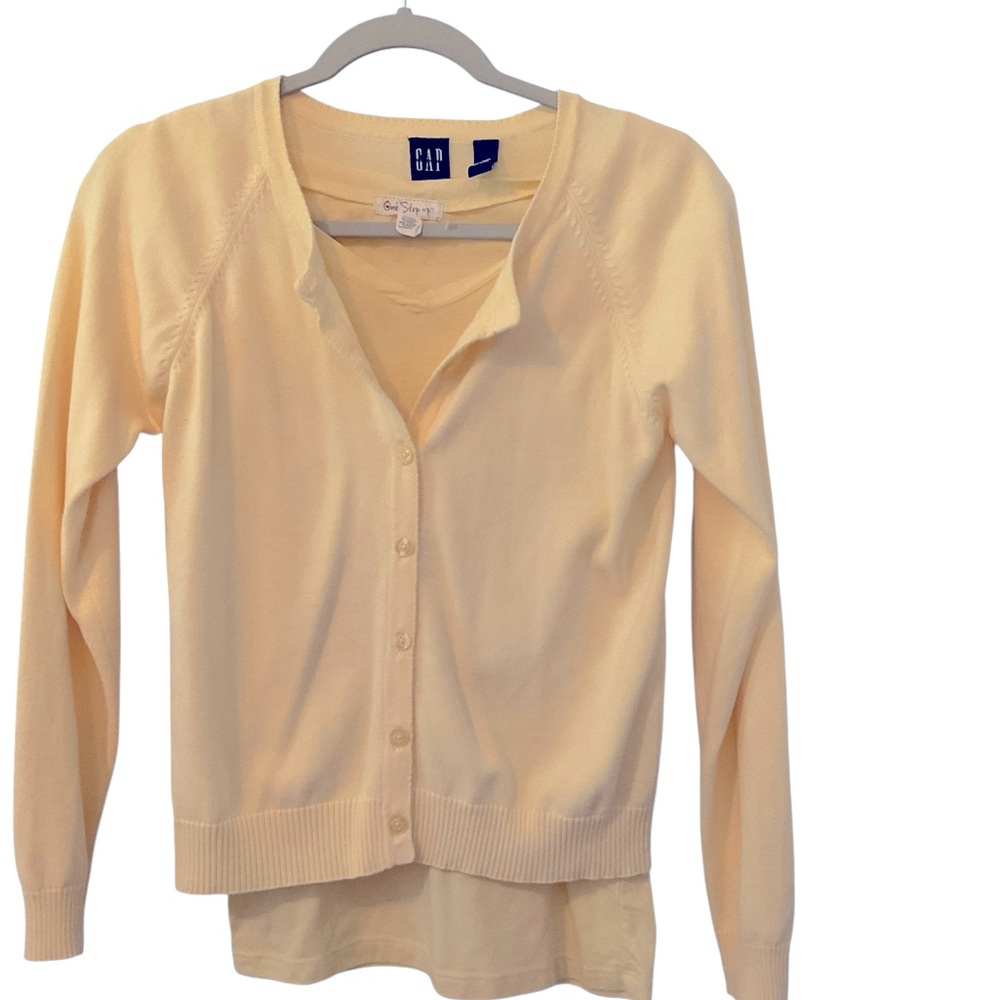 XS GAP vintage button down cardigan with bonus matching v-neck tee